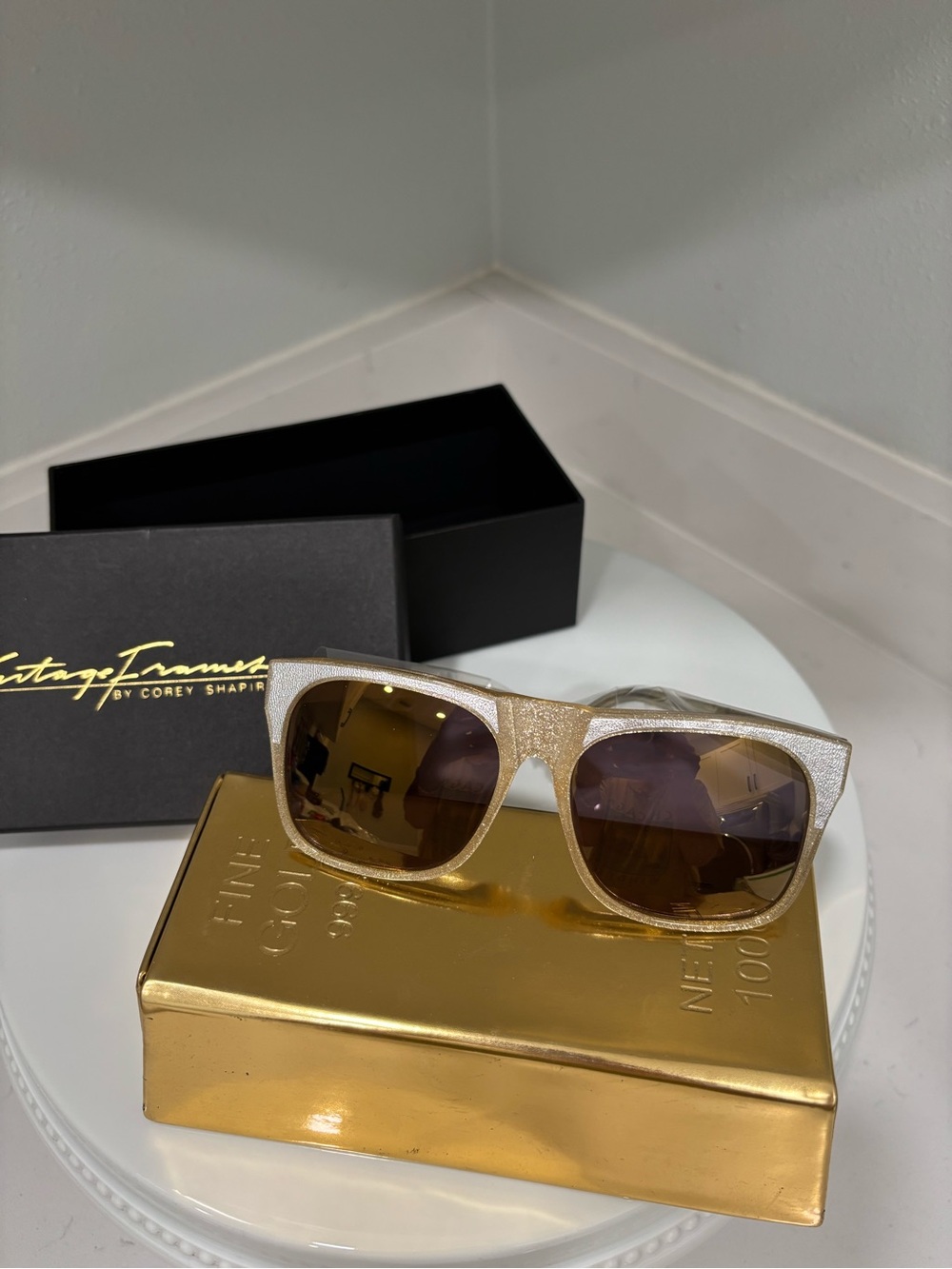 Vintage Frame Sunglasses in Gold